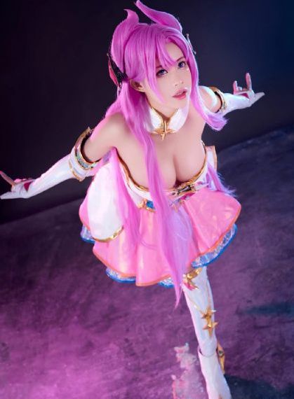 爆乳女神巨巨在线观看_4K高清在线